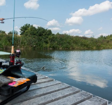 Balıkçılık Gölü arka planda
