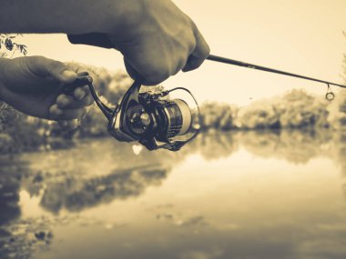 Genç balık adam. bokeh, arka plan bulanık