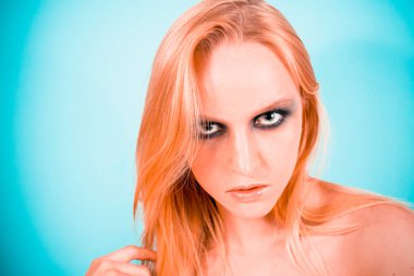 Makyaj yeşil gölgeler ile