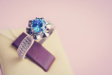 Taşlar ile güzel yüzük