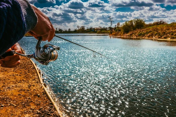 Gölde balık tutmak — Stok fotoğraf