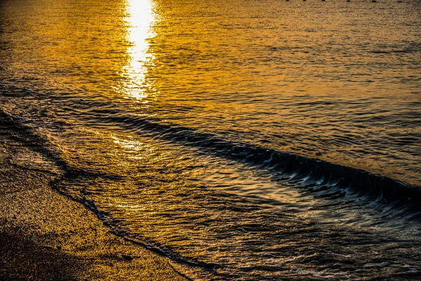 Magnifik sol uppgång på havet — Stockfoto