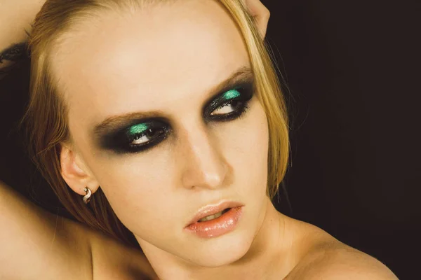 Maquiagem com sombras verdes — Fotografia de Stock