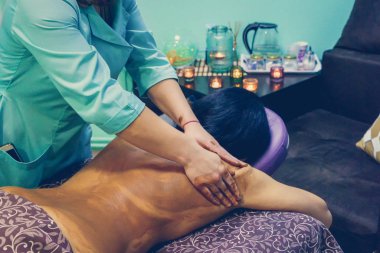 Spa'da masaj tedavisi