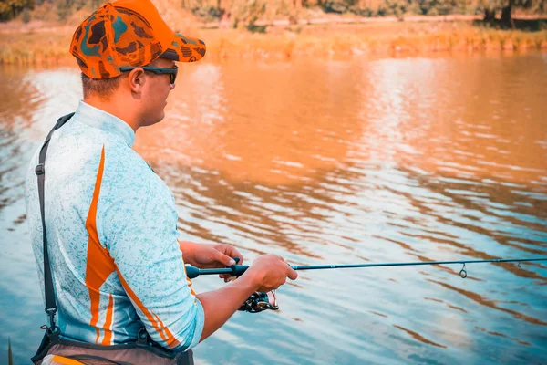 Pescador Está Pescando Río — Foto de Stock