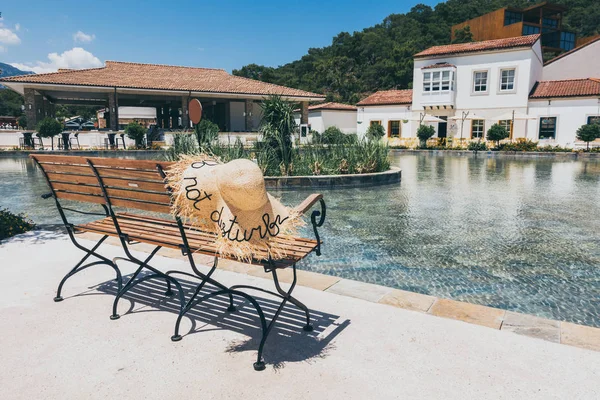 Belle station balnéaire. Vacances d'été au bord de la mer — Photo