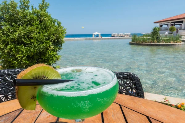 Hermosa terraza con vistas al mar — Foto de Stock