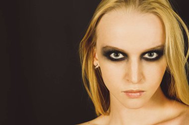 Makyaj yeşil gölgeler ile