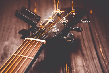 Akustik gitar yakın görünüm