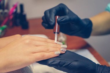 yordamlar için çivi kaplıca