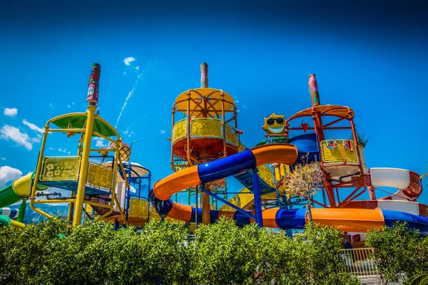 Parque acuático para niños. Toboganes de agua para niños —  Fotos de Stock