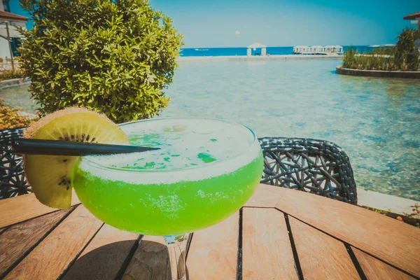 Prachtig terras met uitzicht op de zee — Stockfoto