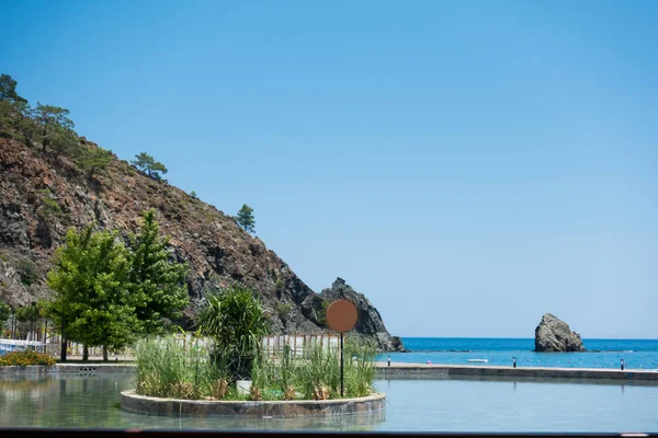 Piękne morze resort. Letnie wakacje — Zdjęcie stockowe