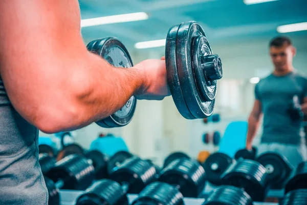 Bodybuilder Στο Γυμναστήριο — Φωτογραφία Αρχείου