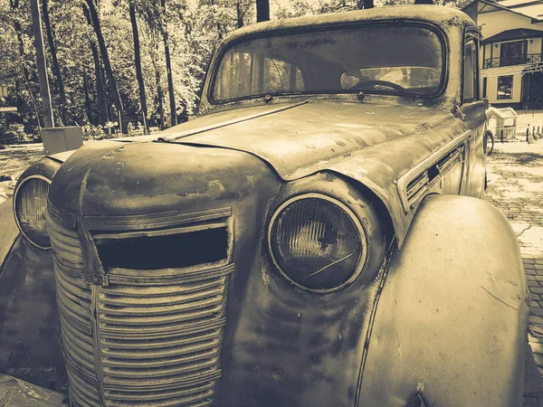 古い錆びた車の詳細 — ストック写真