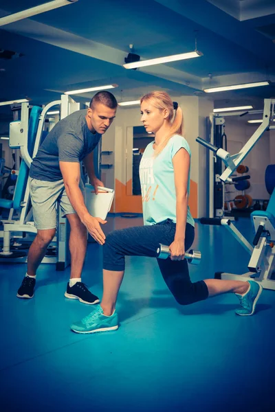 Persoonlijke training in de sportschool — Stockfoto