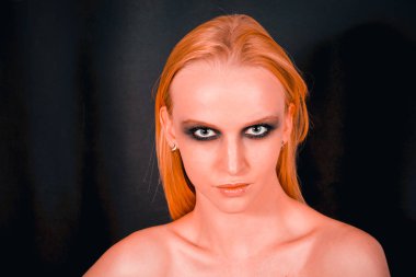 Makyaj yeşil gölgeler ile