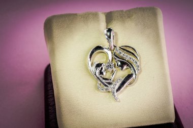 Taşlı güzel kolye