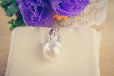 Taşlar ile güzel takı