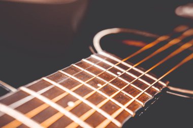 akustik gitar