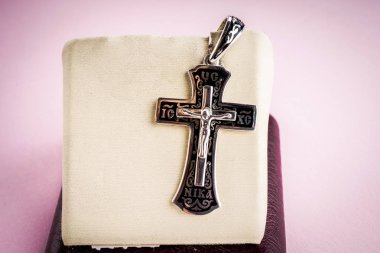 çapraz ortodoks gümüş, yakın