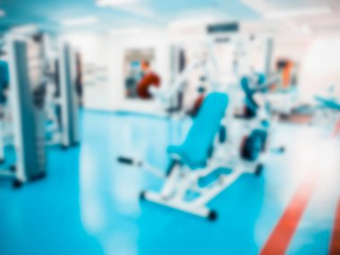 Vinnytsia, Ukrayna - Circa 2018: spor salonunda egzersiz makineleri antrenman.