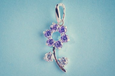 Taşlar ile güzel takı