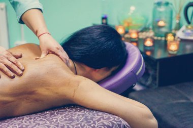 Spa'da masaj tedavisi