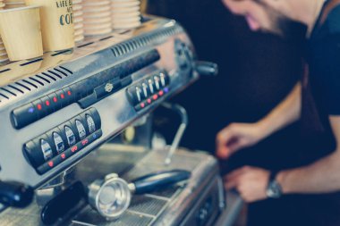 kahve bir kahve makinesinde hazırlanır