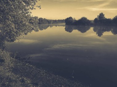 Gündüz güzel gölet