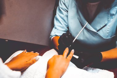 yordamlar için çivi kaplıca