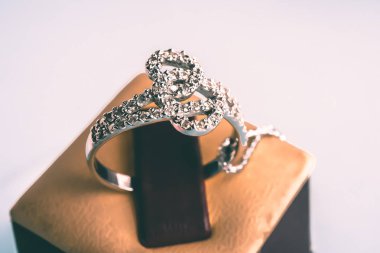 Taşlar ile güzel takı