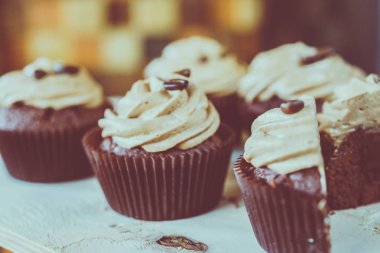 Taze kahve ve kekler