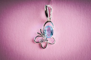 Taşlar ile güzel takı