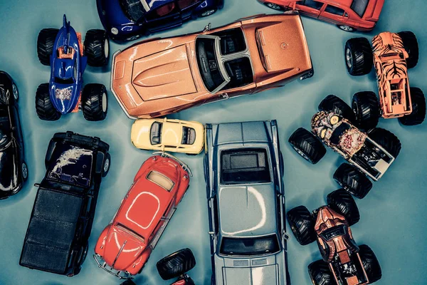 Δώρο γενεθλίων αυτοκίνητα παιχνίδι — Φωτογραφία Αρχείου
