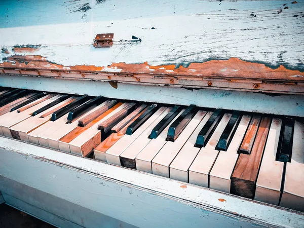 Klíče od staré piano — Stock fotografie