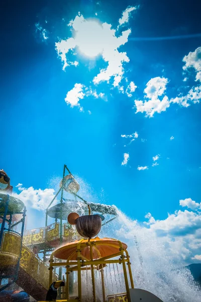 Parque acuático para niños. Toboganes de agua para niños —  Fotos de Stock