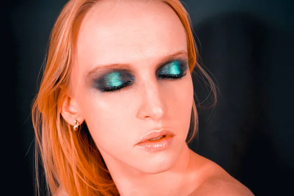 Eye makeup with green shadows — Stock Photo, Image