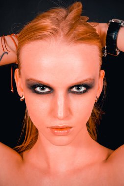 Makyaj yeşil gölgeler ile