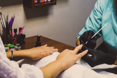 yordamlar için çivi kaplıca