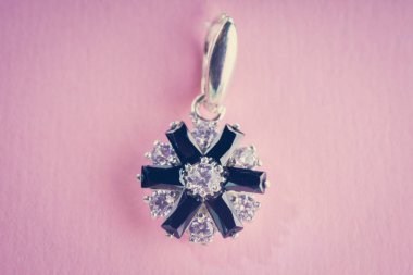 Taşlı güzel kolye