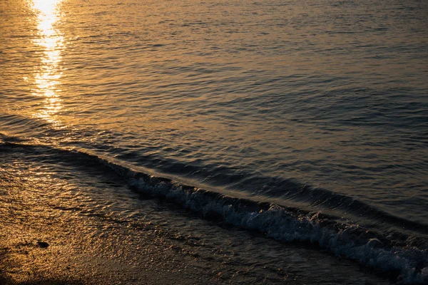 A tenger csodálatos napfelkeltét — Stock Fotó