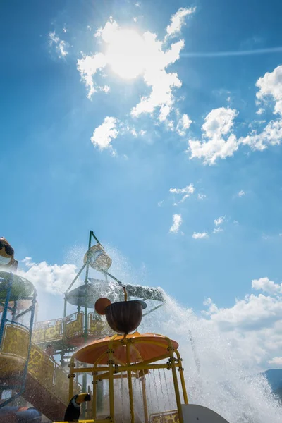 Parque aquático infantil. Corrediças de água para crianças — Fotografia de Stock