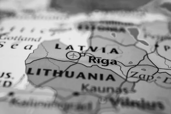 Lotyšsko na pozadí mapy — Stock fotografie