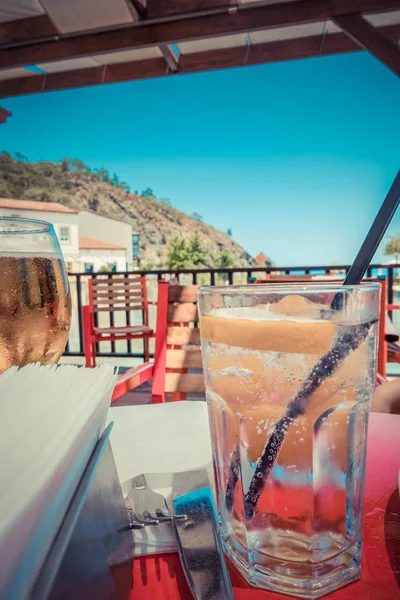 Cocktails in a cafe in a seaside resort — Stock Photo, Image