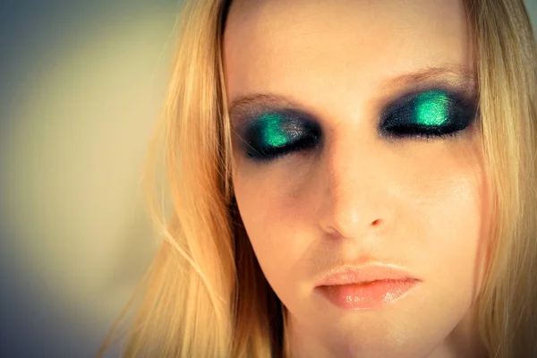 Makeup with green shadows — Stock Photo, Image