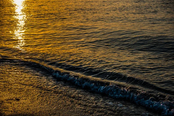 Magnifik sol uppgång på havet — Stockfoto