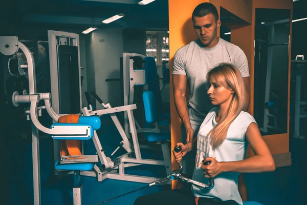 Persoonlijke training in de sportschool — Stockfoto