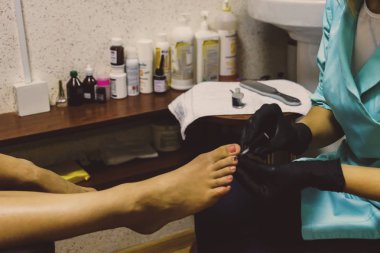 yordamlar için çivi kaplıca