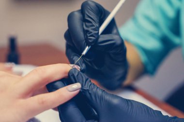 yordamlar için çivi kaplıca